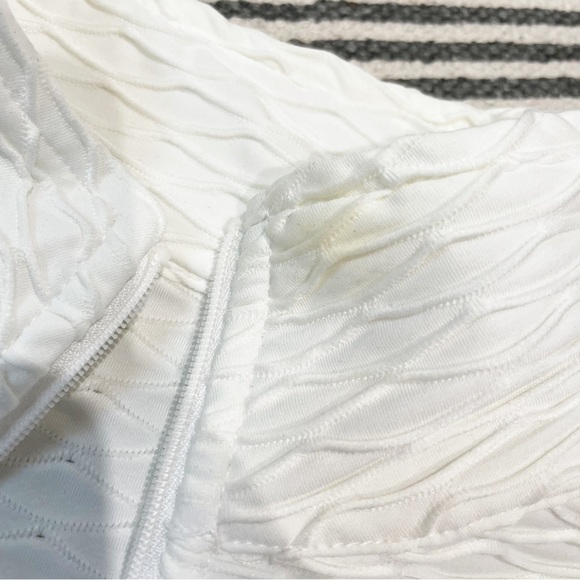 Buff Bunny Collection White Long Sleeve Half Zip Cropped Small Workout Top - Picture 6 of 7